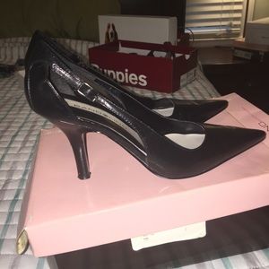 Black Heels, With Peep 👀 Through Side 😎